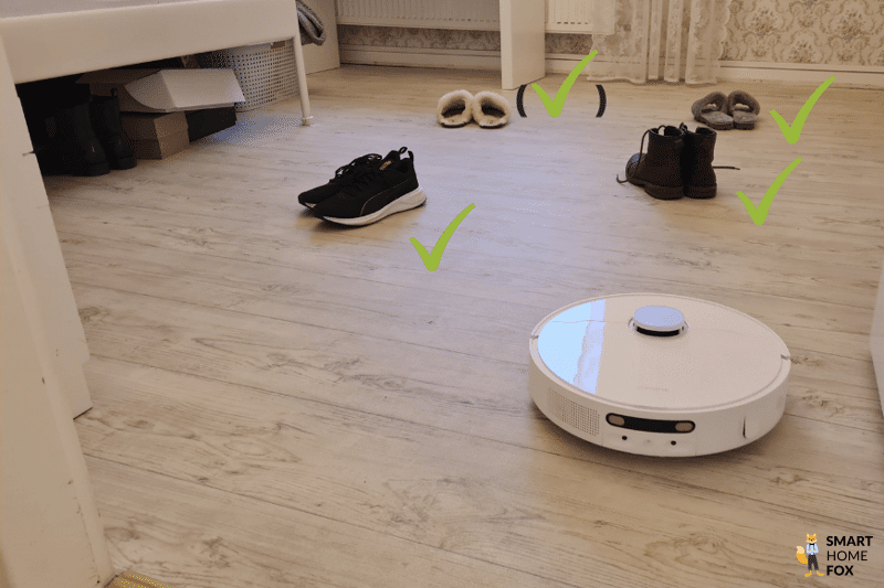 The result of the Dreame L10s Ultra vacuum robot in the object suitability test of shoes can be seen.
